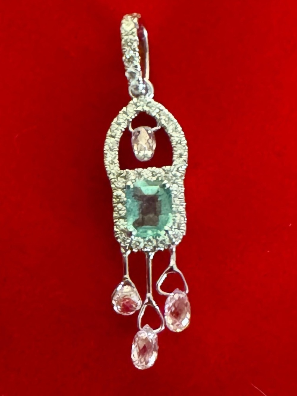 Stunning 18k white gold, diamond and natural Emerald Pendant